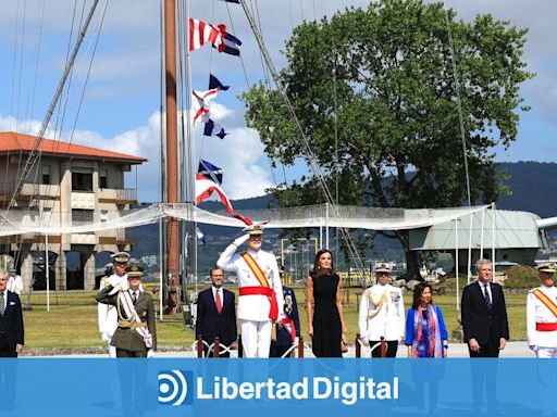 Los Reyes presiden el día grande de la Escuela Naval de Marín acompañados por Leonor de Borbón, que ingresará en agosto