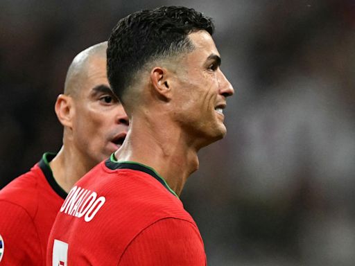 VIDEO: Cristiano falla el penal para Portugal ante Eslovenia en el tiempo suplementario y rompe en llanto | Goal.com Espana