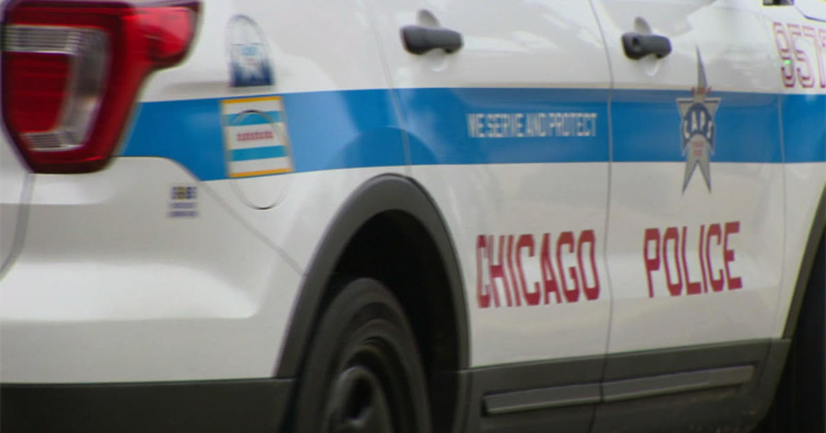 Shootout on Chicago's South Side leaves 4 people hurt, 2 critically, police say