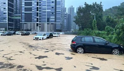 將軍澳暴雨｜露天停車場成澤國 區議員疑斜坡泥沙倒塌引致