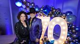 Emilio Estefan celebra sus 70 años con fiesta disco entre celebridades