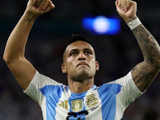 Lautaro Martínez reveló qué le dijo a Messi al momento de dedicarle su primer gol en el triunfo de la selección argentina ante Perú