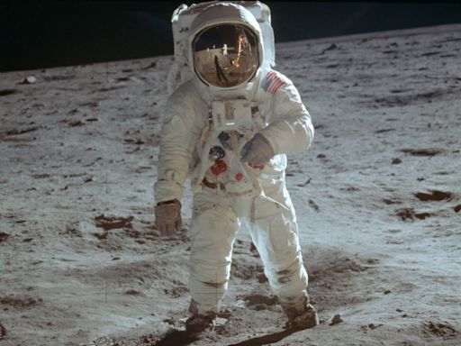 Buzz Aldrin, Apollo 11 astronaut who walked on the moon, will speak in San Diego this month