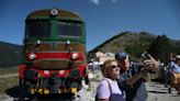 Os comboios vintage de Itália atraem turistas para longe dos circuitos massificados