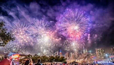 ‘Hot dogs’ de día y fuegos artificiales de noche: una guía para celebrar el 4 de julio en Nueva York