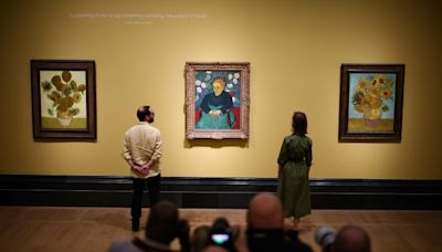 Van Gogh 'Sunflowers' Brought Together In London Show