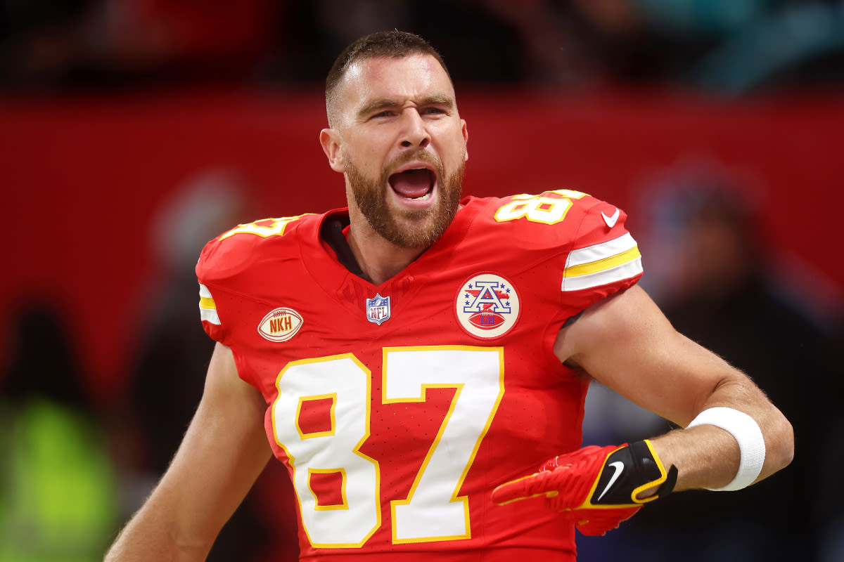 Fans Defend Travis Kelce After Critics Call Him a 'Nepo Boyfriend'