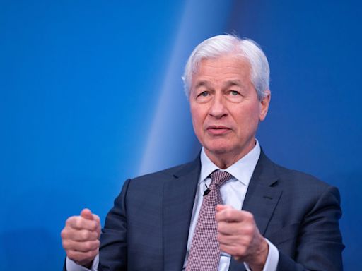 Jamie Dimon wants to hit millionaires with the ‘Buffett Rule’ to tackle national debt