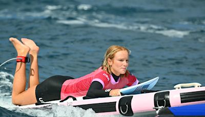 Caity Simmers, an 18-year-old surfing phenom, could pry record from all-time great