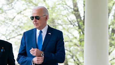 La guía de Biden para vestir más joven