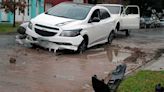 Dos autos cayeron en corralitos de ASSA en la ciudad de Santa Fe