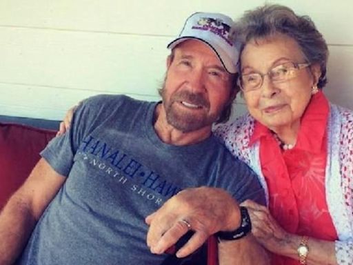 Nadie diría que tiene 84 años: así de fuerte golpea todavía Chuck Norris