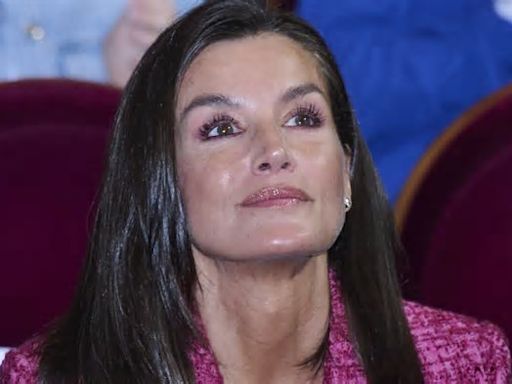 El curioso motivo por el que Letizia Ortiz apareció en un acto oficial luciendo zapatillas deportivas