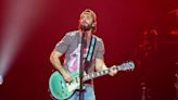 Thomas Rhett shares sweet note from his daughters as tour kicks off