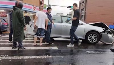 台南街頭警匪追逐！詐騙車手見同夥被逮驅車逃 對撞偵防車落網｜壹蘋新聞網