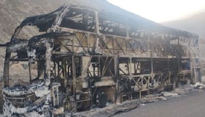 Arequipa: bus interprovincial se incendia en Panamericana Sur y pasajeros salvan de morir