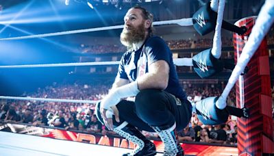 Canadian pro wrestler Sami Zayn tries standup comedy at historic Toronto venue