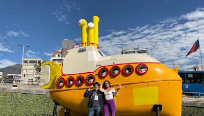 ‘The Yellow Experience’: este es el homenaje interactivo a los Beatles en Quito que tiene un submarino tamaño real y objetos de la banda