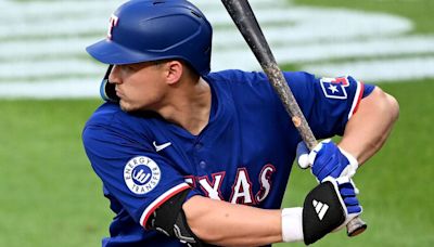 Rangers start Seager after 2-game absence