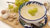 Cómo hacer ajoblanco, la sopa fría andaluza de influencia árabe que es la receta ligera ideal para el verano