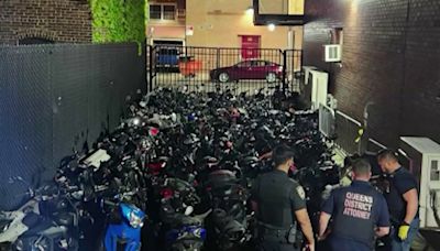 La policía y la fiscalía confiscan más de 90 scooters ilegales en Queens