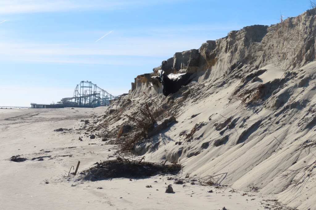 Jersey Shore beaches ban canopies, tents to fight erosion, space issues