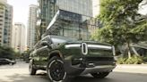 View Photos of the 2025 Rivian R1S