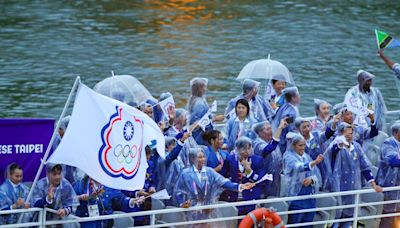 巴黎奧運》開幕式登場戴資穎、孫振掌旗 中華代表團坐船進場、團服獲好評