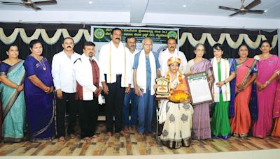 Yashodhara Dasappa Seva Award presented to Dr. Shwetha Sadanand - Star of Mysore