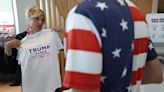 Camisetas del atentado, poemarios y biblias: el increíble mundo del ‘merchandising’ de Trump en la convención republicana