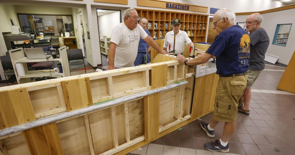 Group effort: Cedar Valley Woodworkers build 17-foot desk for Waterloo library