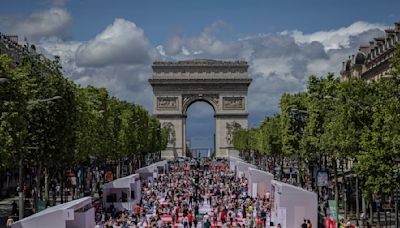 Organizan enorme picnic en Campos Elíseos, la avenida más famosa de París