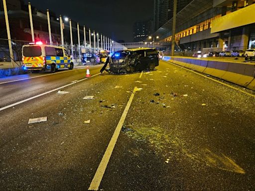 輕貨吐露港公路撞拋錨運報車 2司機送院