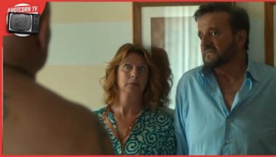 Angela Finocchiaro e Christian De Sica in una scena di Ricchi a tutti i costi di Giovanni Bognetti, dal 4 giugno su Netflix