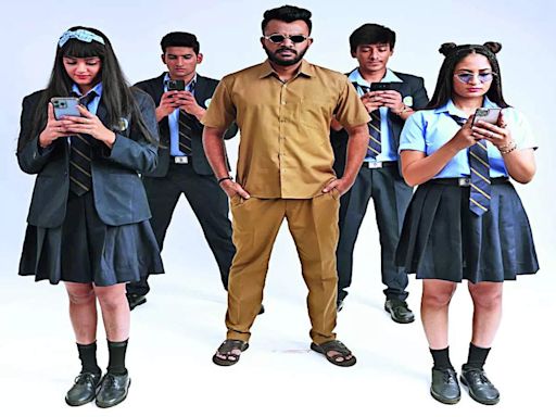 Kannada Movie Review-Vidyarthi Vidyarthiniyare : The vice on campus