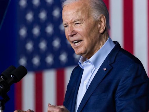 Biden eleva los aranceles a bienes chinos y los lleva al 100 % en los vehículos eléctricos