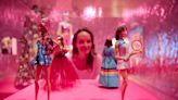 Exposición sobre la muñeca Barbie en Londres, con el modelo que viajó al espacio