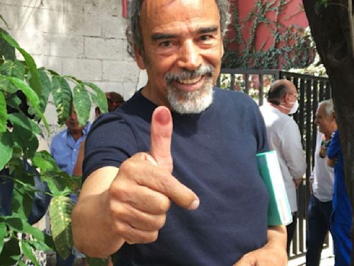 Damián Alcázar hace efectivo su voto