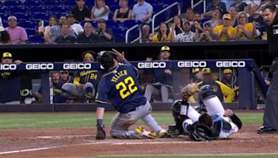 Caught 'em napping! Yelich takes home on straight steal