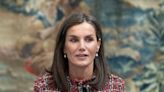 Letizia d’Espagne impressionne en succombant à la couleur inattendue de l’été