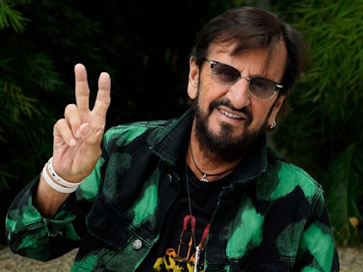 Ringo Starr supera todas las adversidades y cumple su cita en México