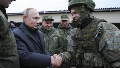 Why are Moscow residents being offered $22,000 to fight Russia's war in Ukraine?