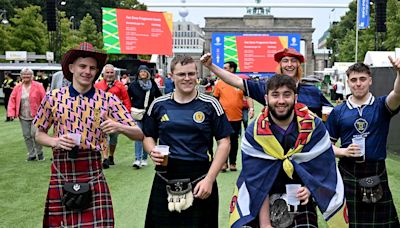 Aficionados de Escocia se la pasan de ‘perlas’ en la Eurocopa