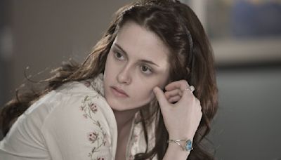 12 years after Twilight, Kristen Stewart is set to star in a new vampire movie with Oscar Isaac