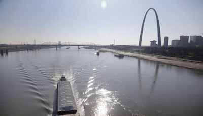Low water on the Mississippi River impacting barge traffic - WTOP News
