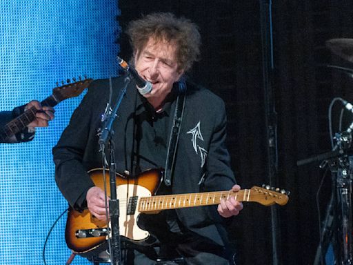 Bob Dylan Stuns Fans With New Set, Surprise Covers on Outlaw Festival Launch