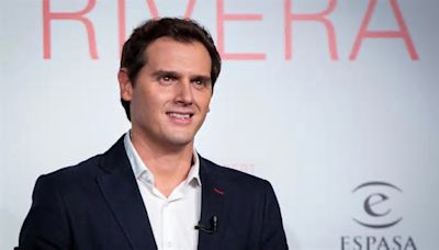 Albert Rivera reaparece en la Feria de Abril con un 'dardo' a Malú al ser preguntado por el amor y su nueva novia