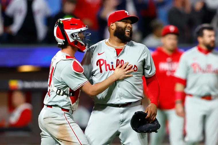 Bryson Stott sparks late Phillies rally vs. Mets closer Edwin Díaz in extra-inning victory