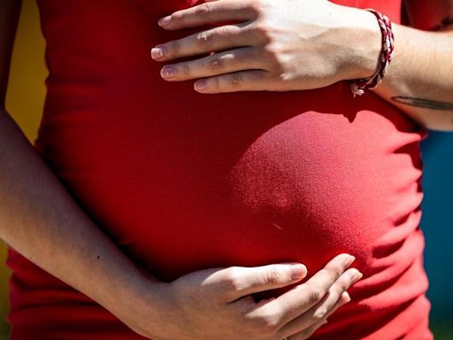 El agresivo cáncer de mama posparto: el diagnóstico que reciben cada año unas 5.000 mujeres españolas