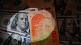 Peso argentino en plazas alternativas se derrumba por falta de sostén oficial